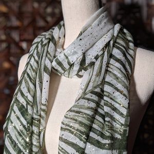 NWT Gold Accents SIMPLY NOELLE